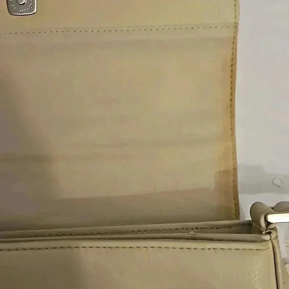 Liz Clarborne Pocketbook - Picture 12 of 12